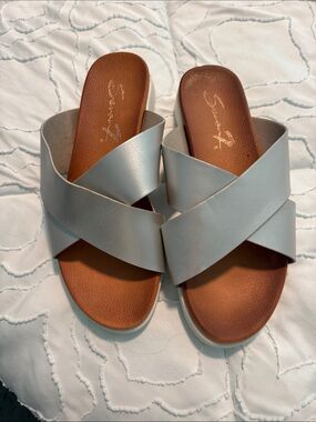 Seven7 Crisscross Slide Sandals in Light Gray with Brown Footbed